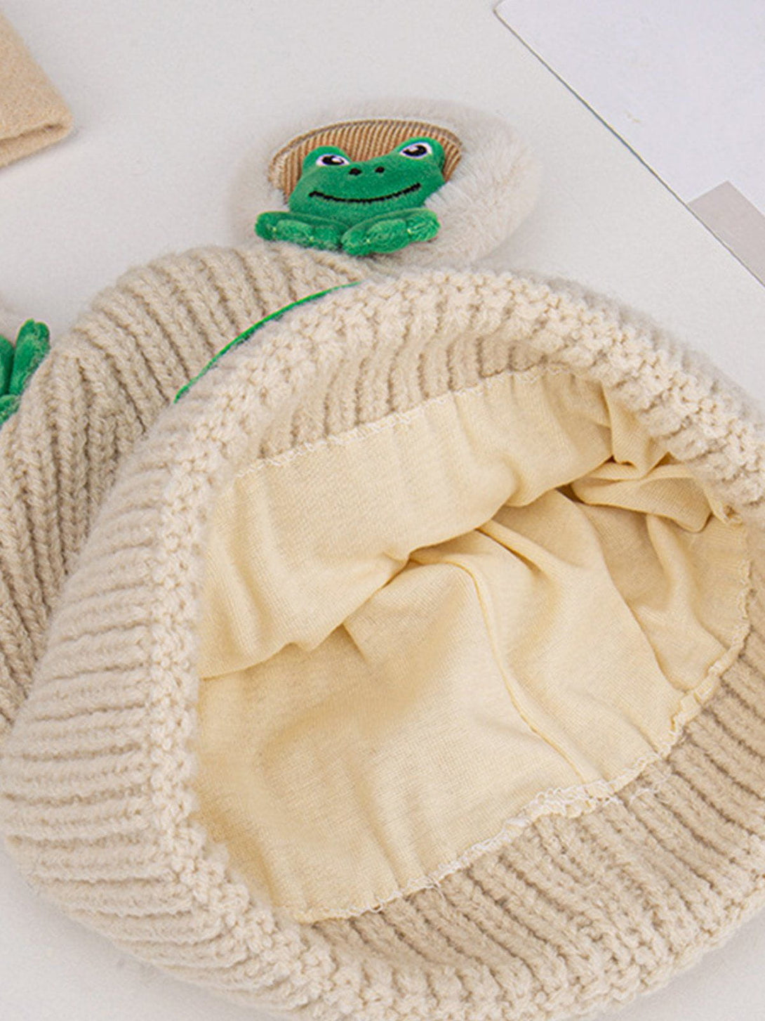 Levefly - Cute Cartoon 3D Frog Knitting Hat - Streetwear Fashion - levefly.com
