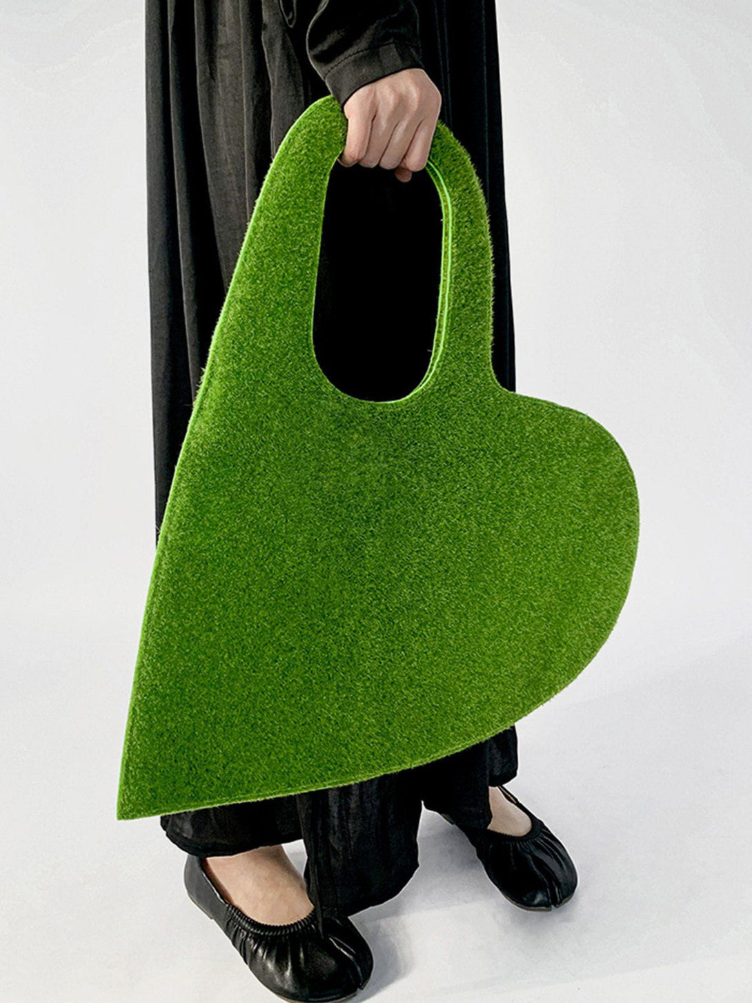Levefly - Heart Shaped Shoulder Bag - Streetwear Fashion - levefly.com