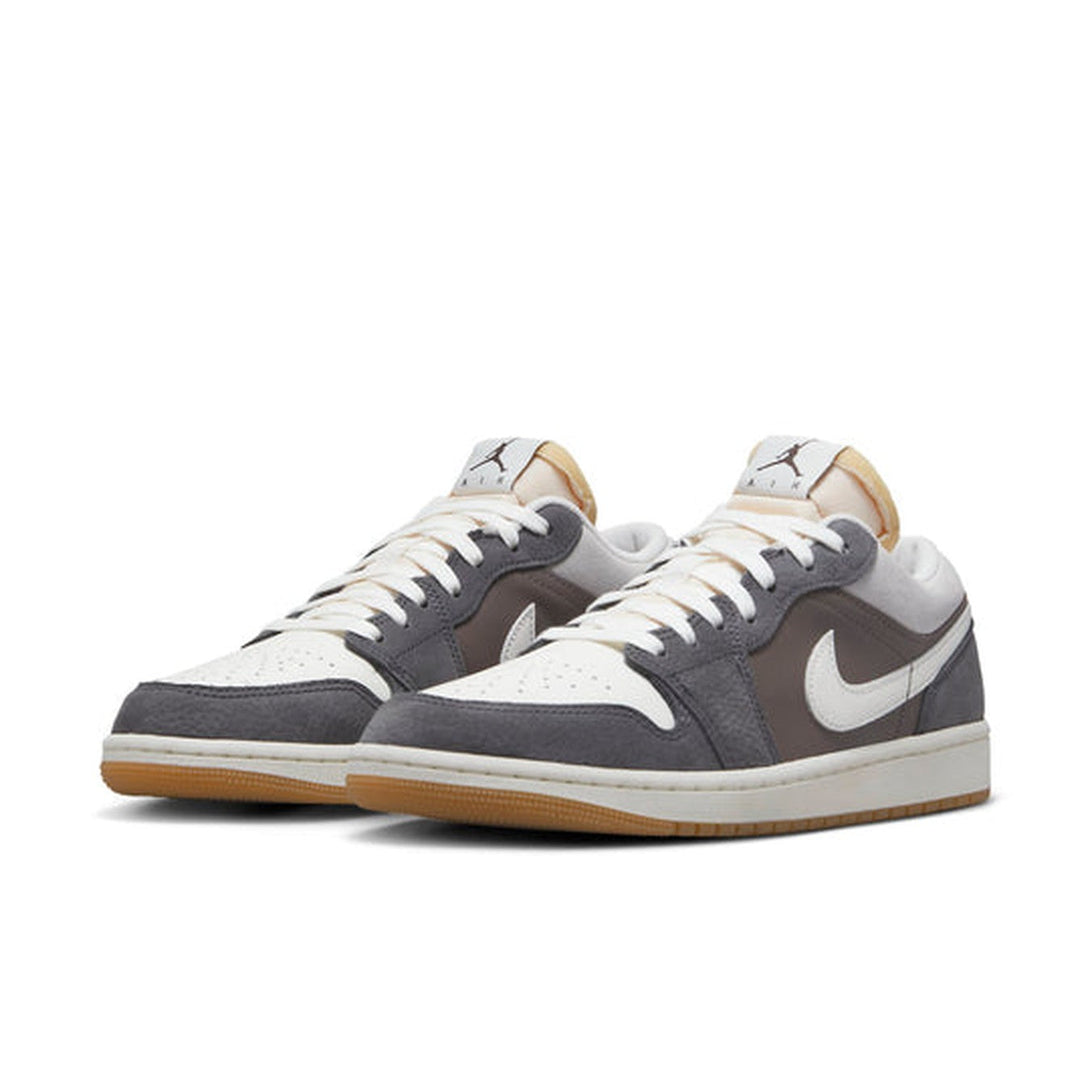 Air Jordan 1 Low 'SNKRS Day Korea'- Streetwear Fashion 950 - levefly.com