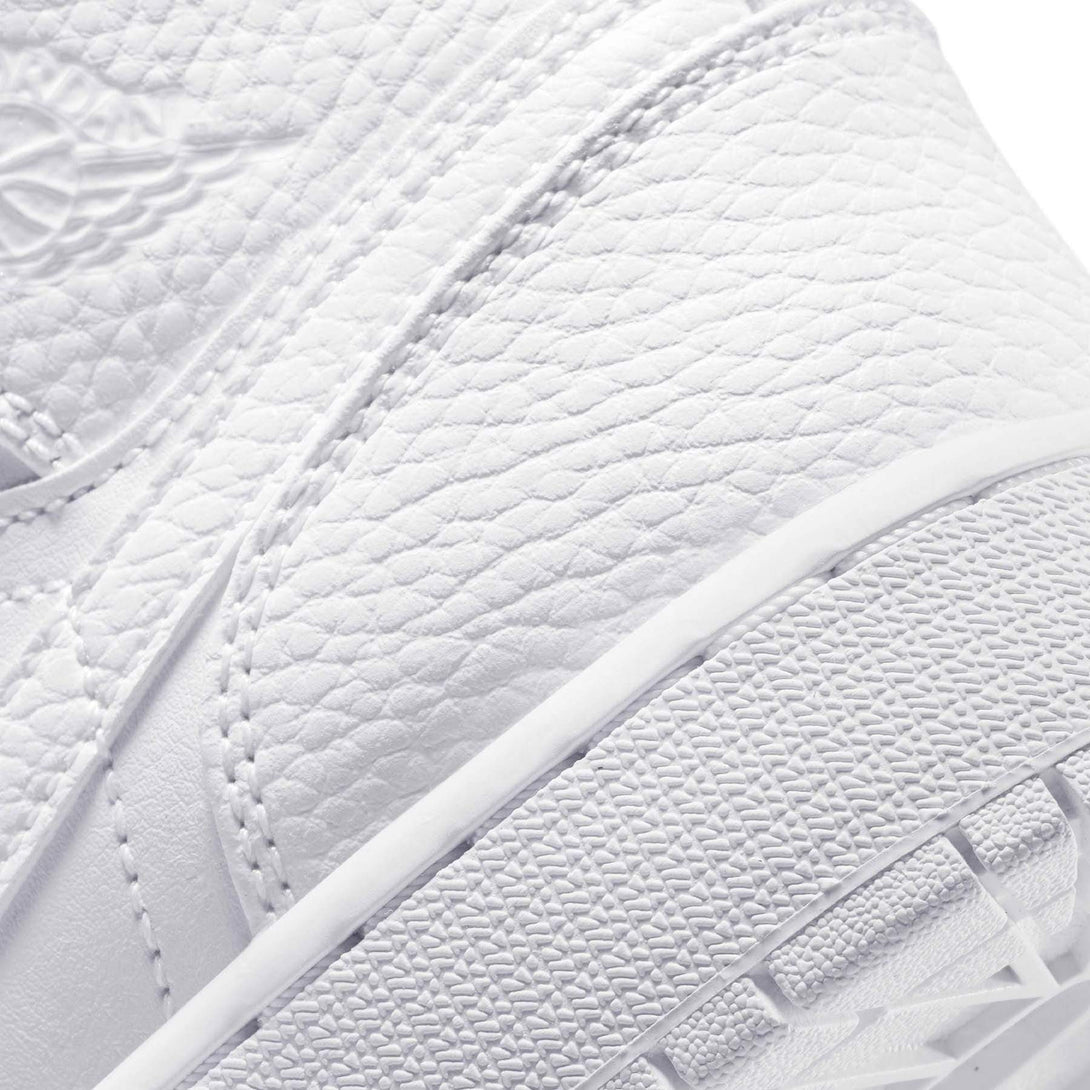 Air Jordan 1 Mid GS 'Triple White'- Streetwear Fashion 950 - levefly.com