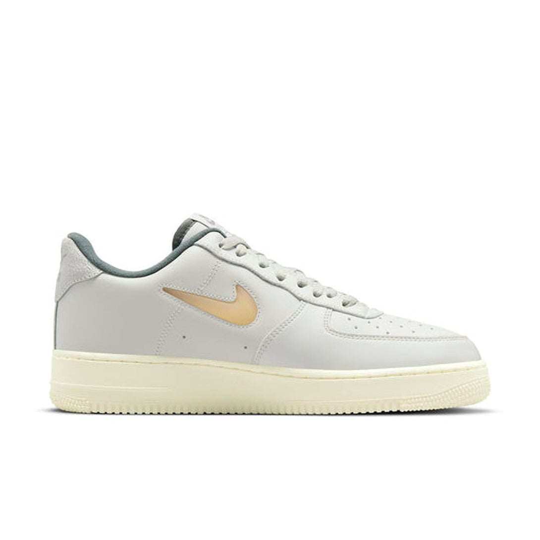 Nike Air Force 1 '07 LX 'Light Bone'- Streetwear Fashion 950 - levefly.com