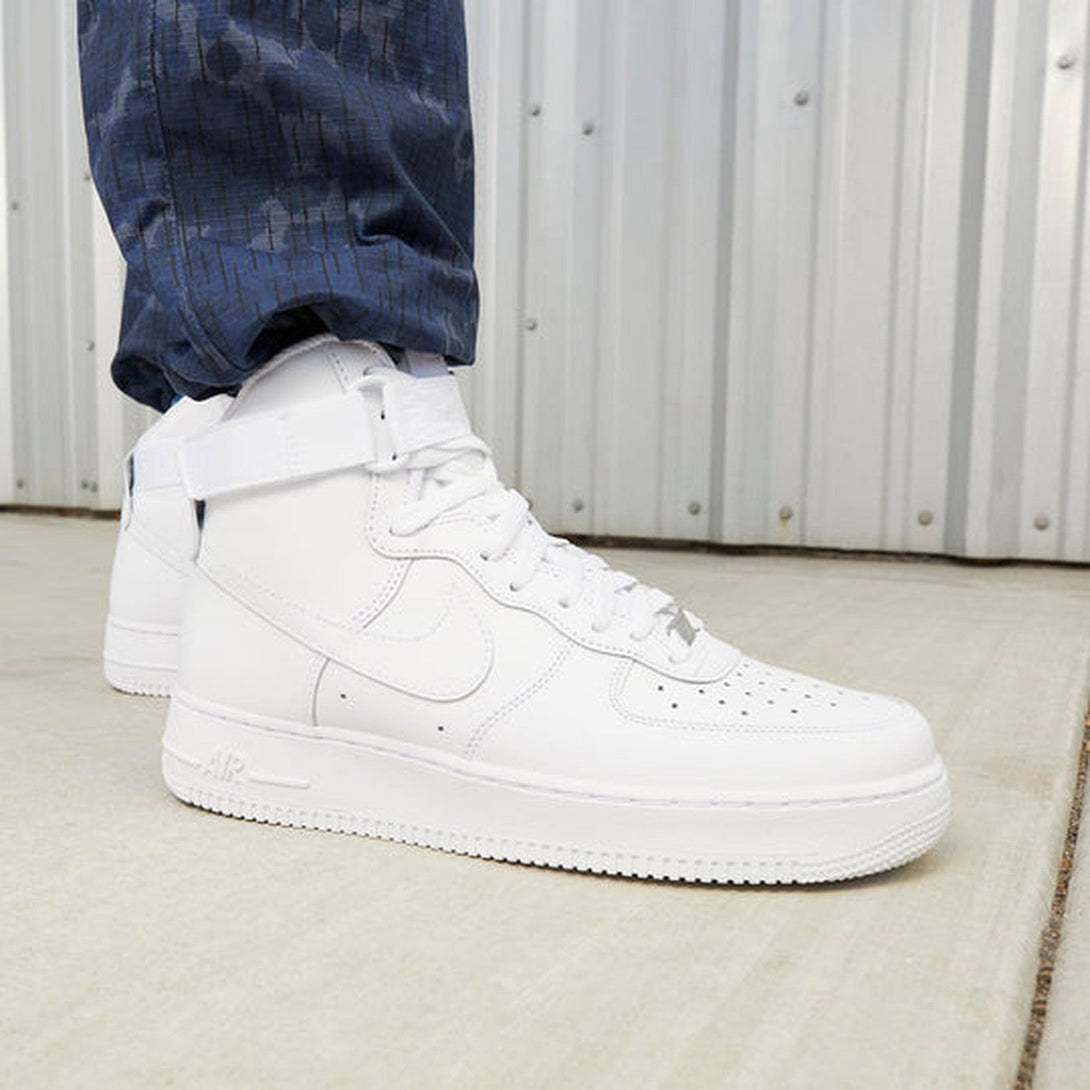 Nike Air Force 1 High '07 'Triple White'- Streetwear Fashion 950 - levefly.com