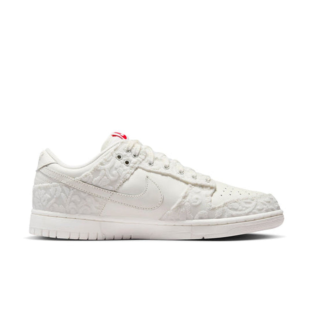 Nike Dunk Low 'Give Her Flowers'- Streetwear Fashion 950 - levefly.com