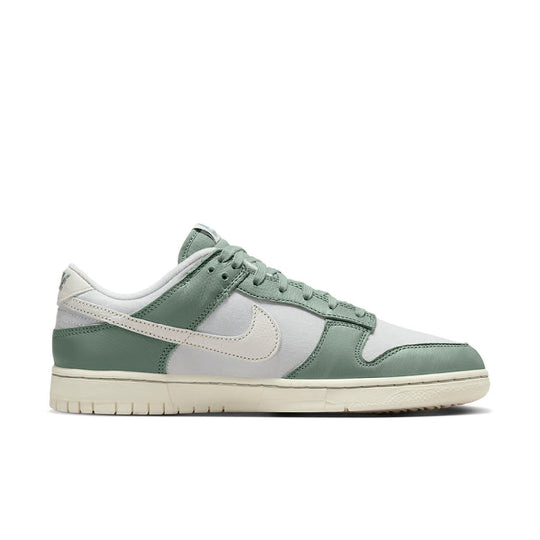 Nike Dunk Low 'Mica Green'- Streetwear Fashion 950 - levefly.com