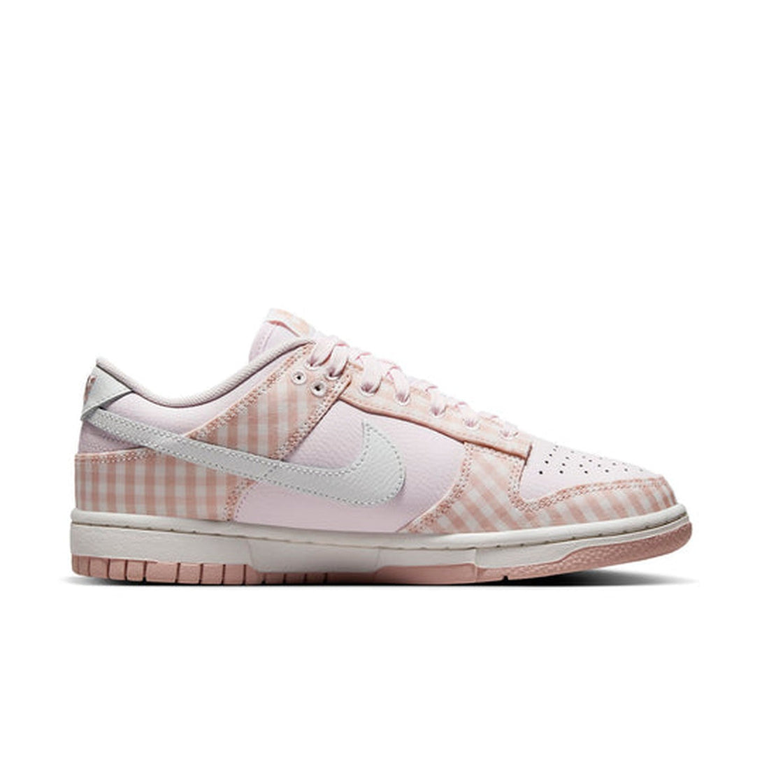 Nike Dunk Low 'Pearl Pink Oxford Summit White'- Streetwear Fashion 950 - levefly.com