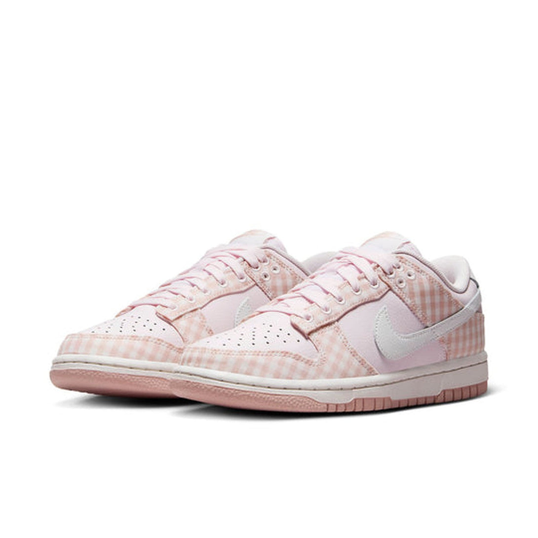 Nike Dunk Low 'Pearl Pink Oxford Summit White'- Streetwear Fashion 950 - levefly.com