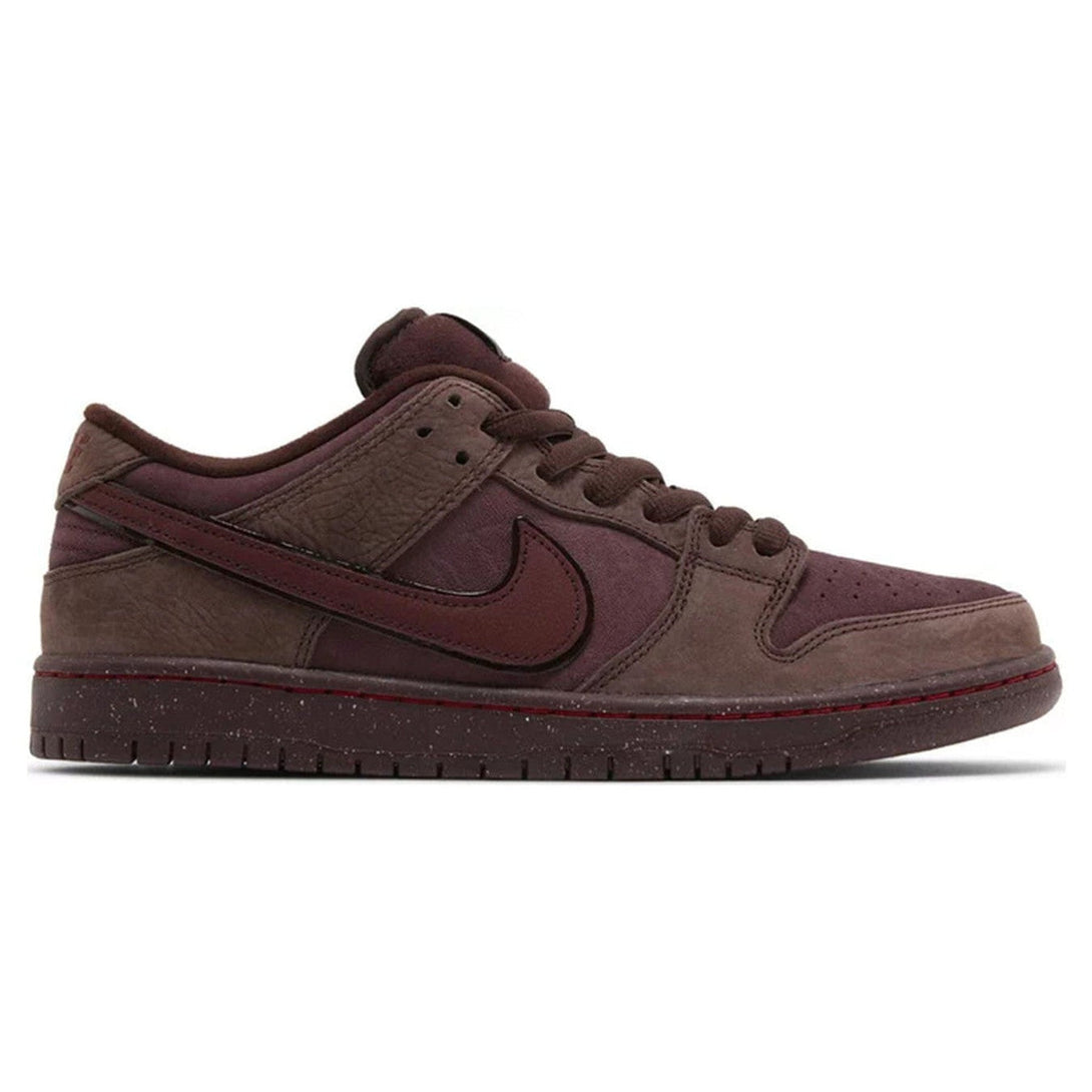 Nike Dunk Low Premium SB 'City Of Love Collection - Burgundy Crush'- Streetwear Fashion 950 - levefly.com