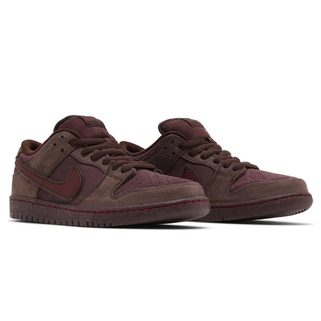 Nike Dunk Low Premium SB 'City Of Love Collection - Burgundy Crush'- Streetwear Fashion 950 - levefly.com