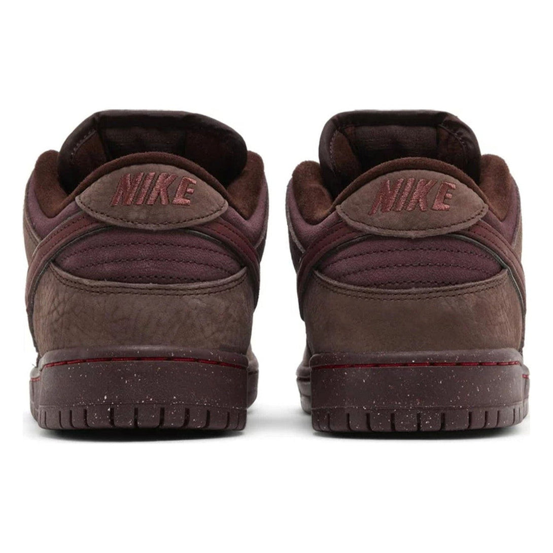 Nike Dunk Low Premium SB 'City Of Love Collection - Burgundy Crush'- Streetwear Fashion 950 - levefly.com