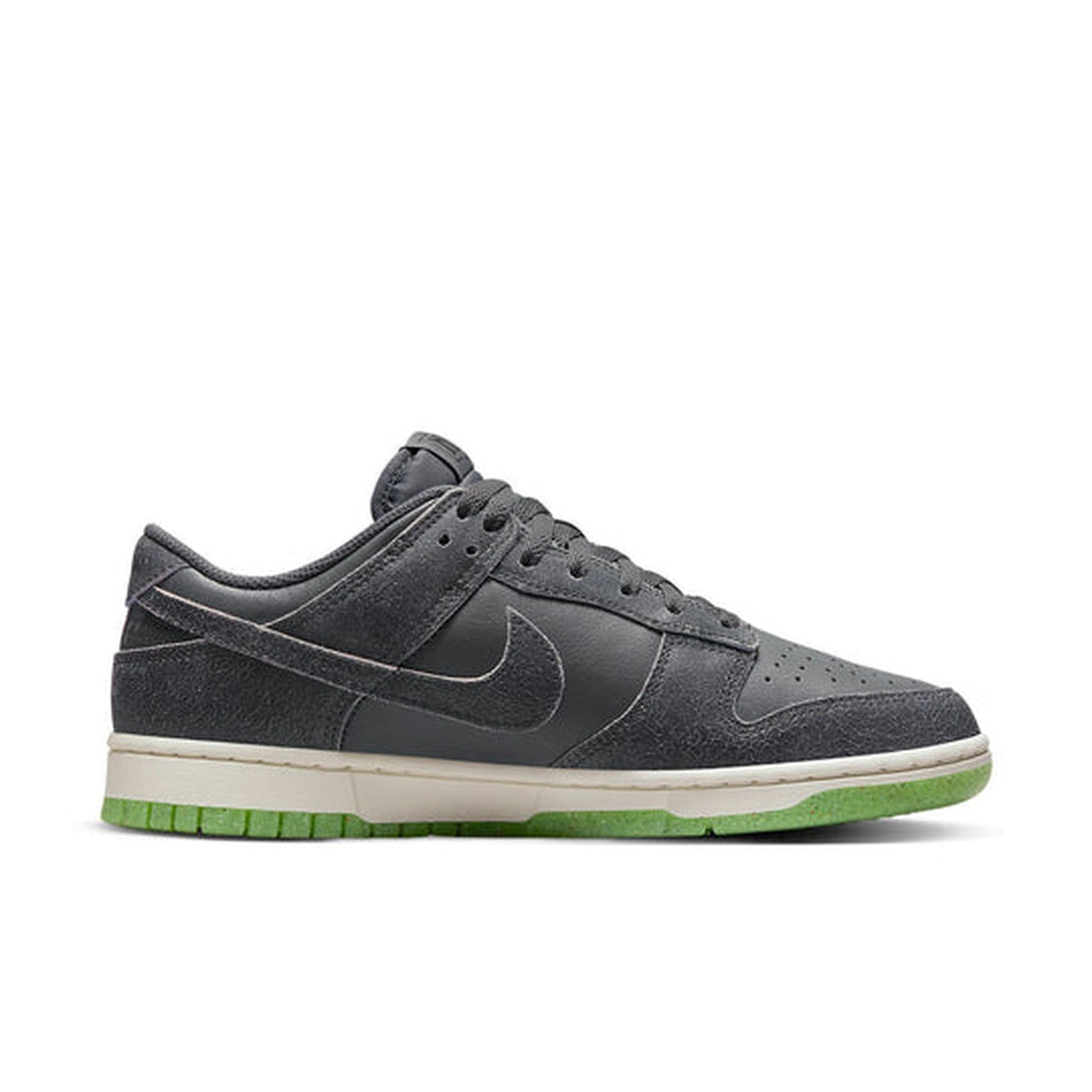 Nike Dunk Low SE 'Halloween - Cauldron'- Streetwear Fashion 950 - levefly.com