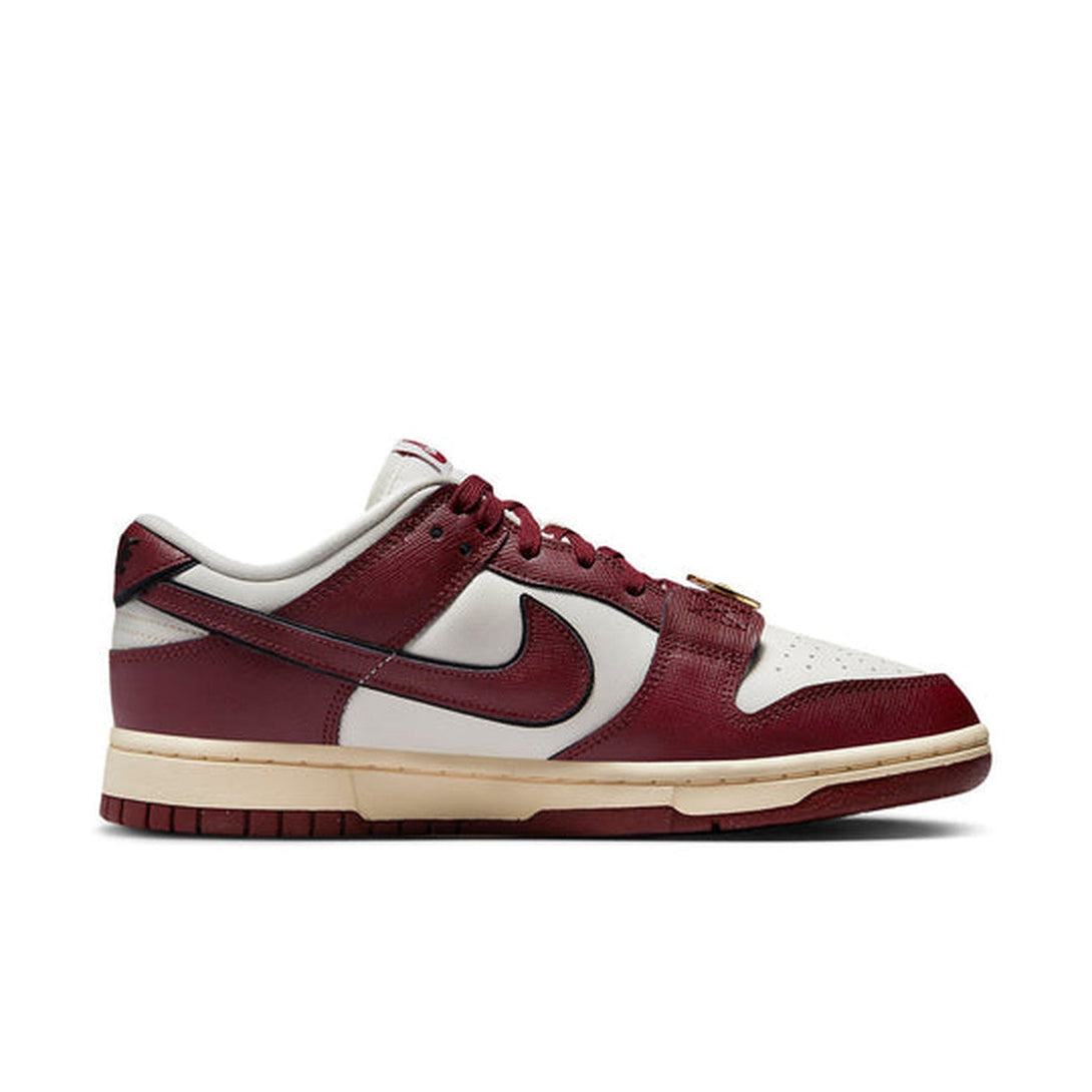 Nike Dunk Low SE 'Just Do It Sail Team Red'- Streetwear Fashion 950 - levefly.com