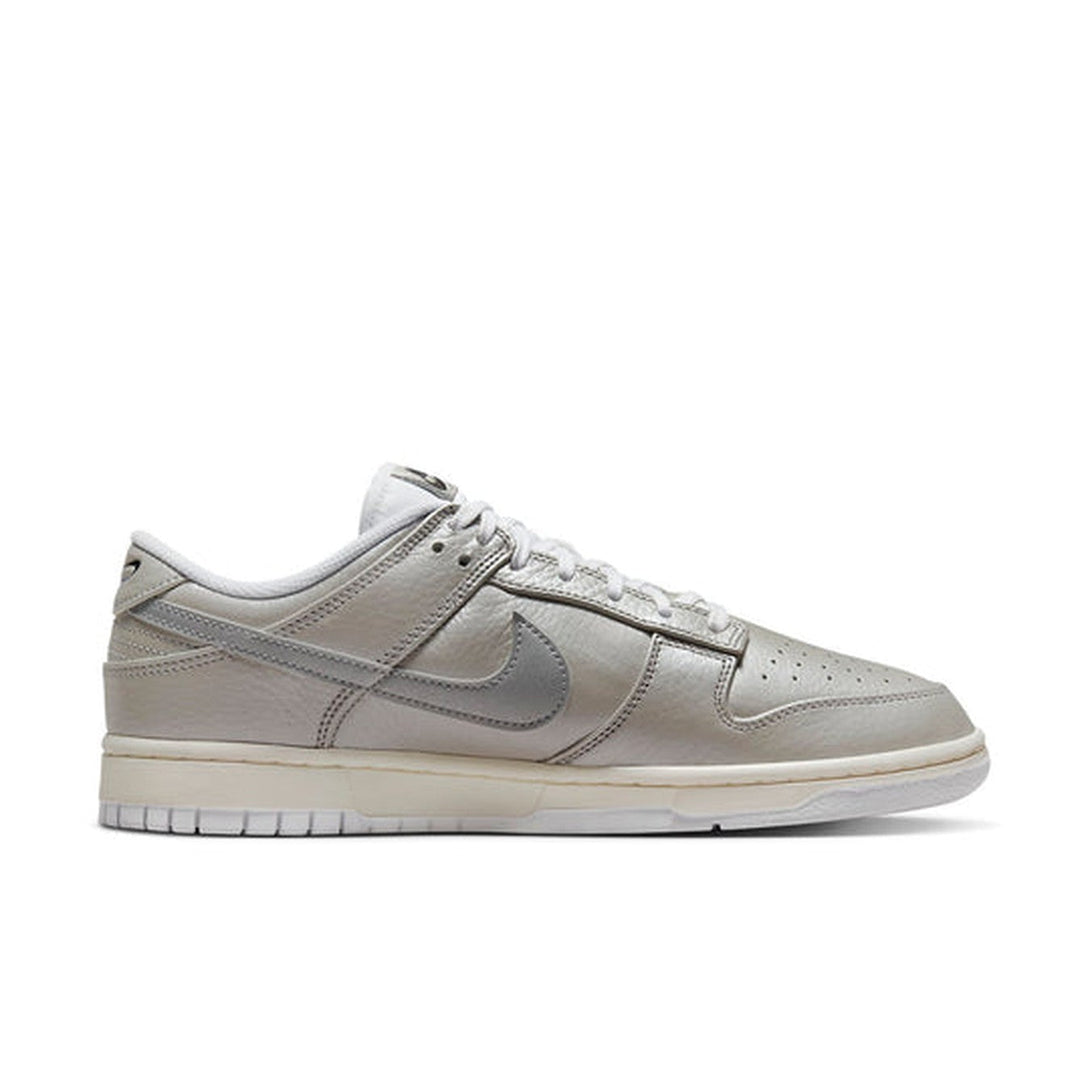 Nike Dunk Low SE 'Metallic Silver'- Streetwear Fashion 950 - levefly.com