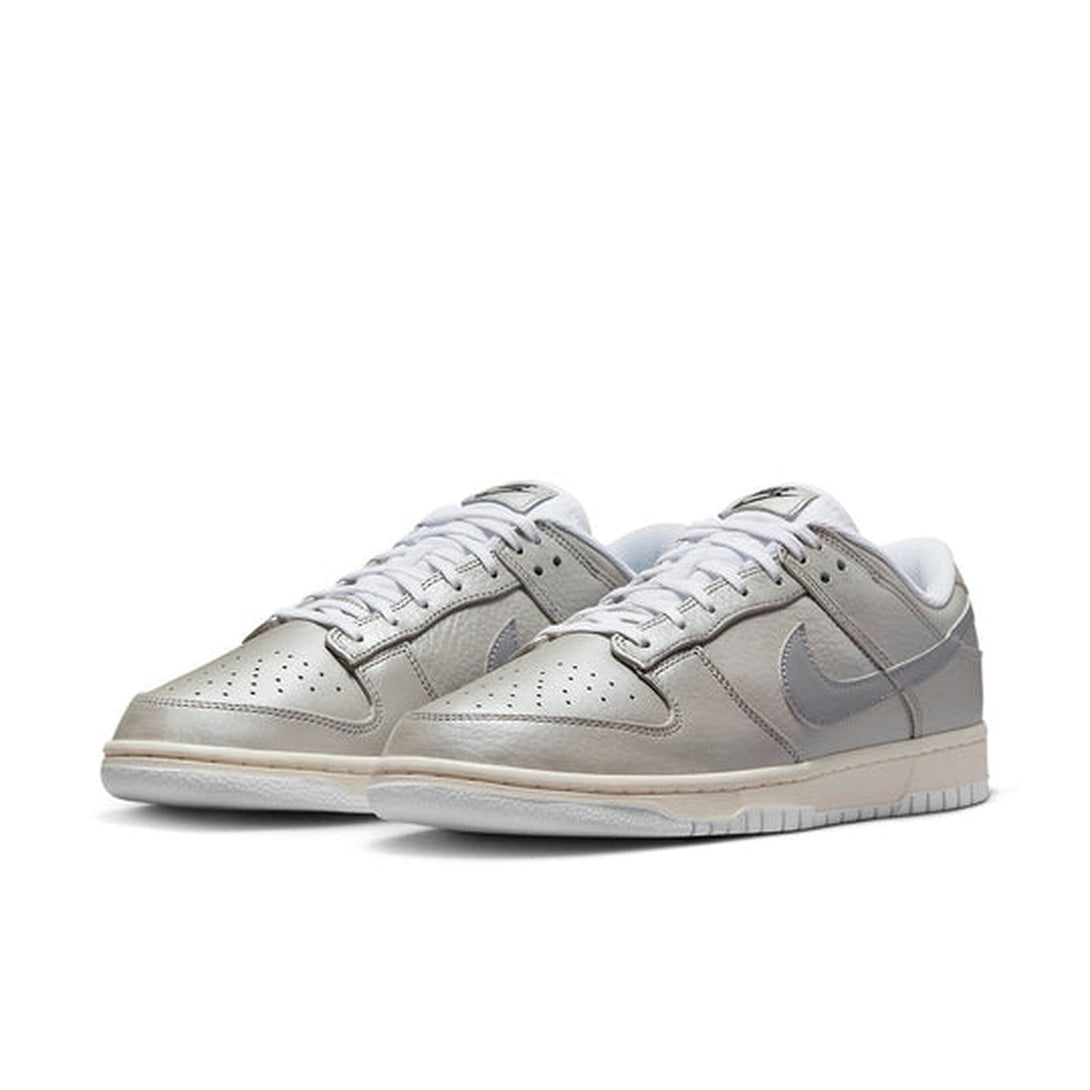 Nike Dunk Low SE 'Metallic Silver'- Streetwear Fashion 950 - levefly.com