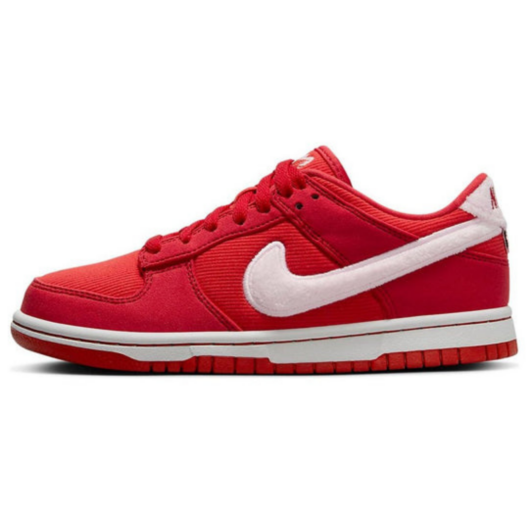 Nike Dunk Low 'Valentine's Day 2024'- Streetwear Fashion 950 - levefly.com