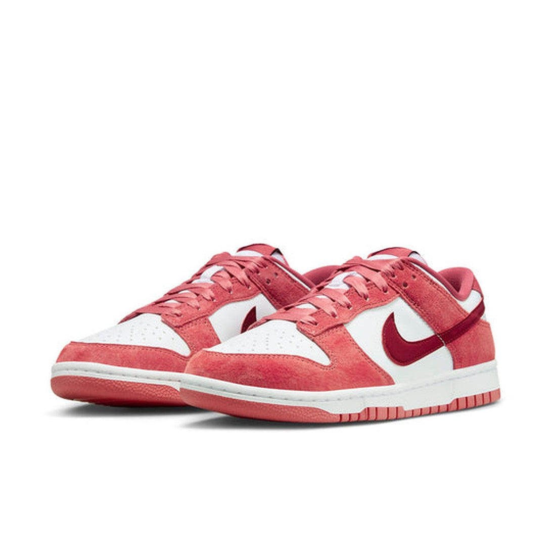 Nike Dunk Low 'Valentines Day'- Streetwear Fashion 950 - levefly.com