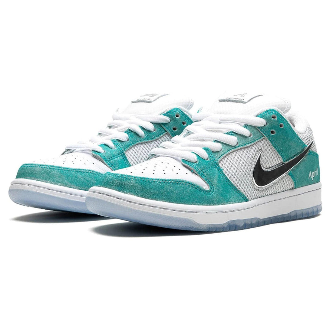 Nike Dunk SB Low x April Skateboards 'Turbo Green'- Streetwear Fashion 950 - levefly.com