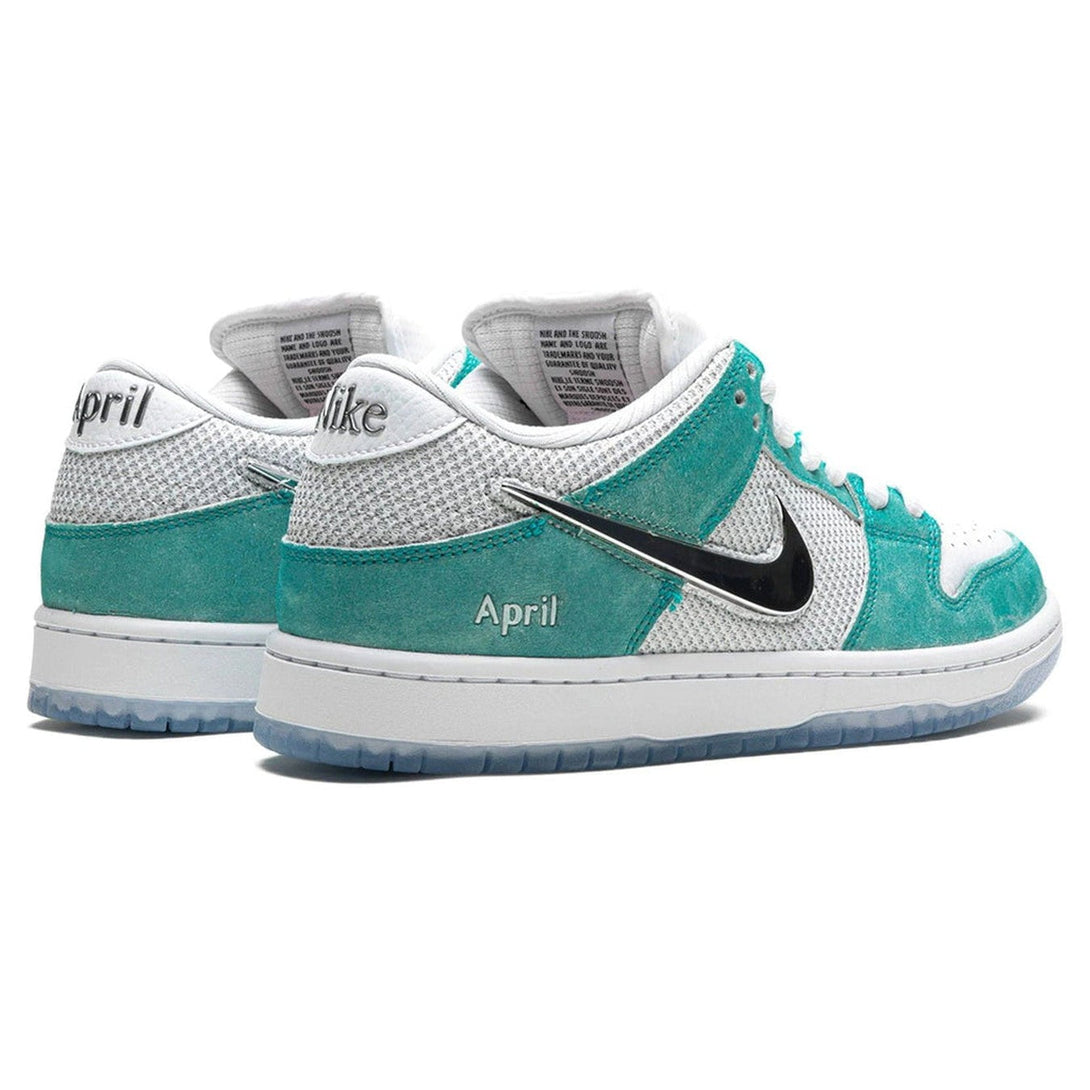 Nike Dunk SB Low x April Skateboards 'Turbo Green'- Streetwear Fashion 950 - levefly.com