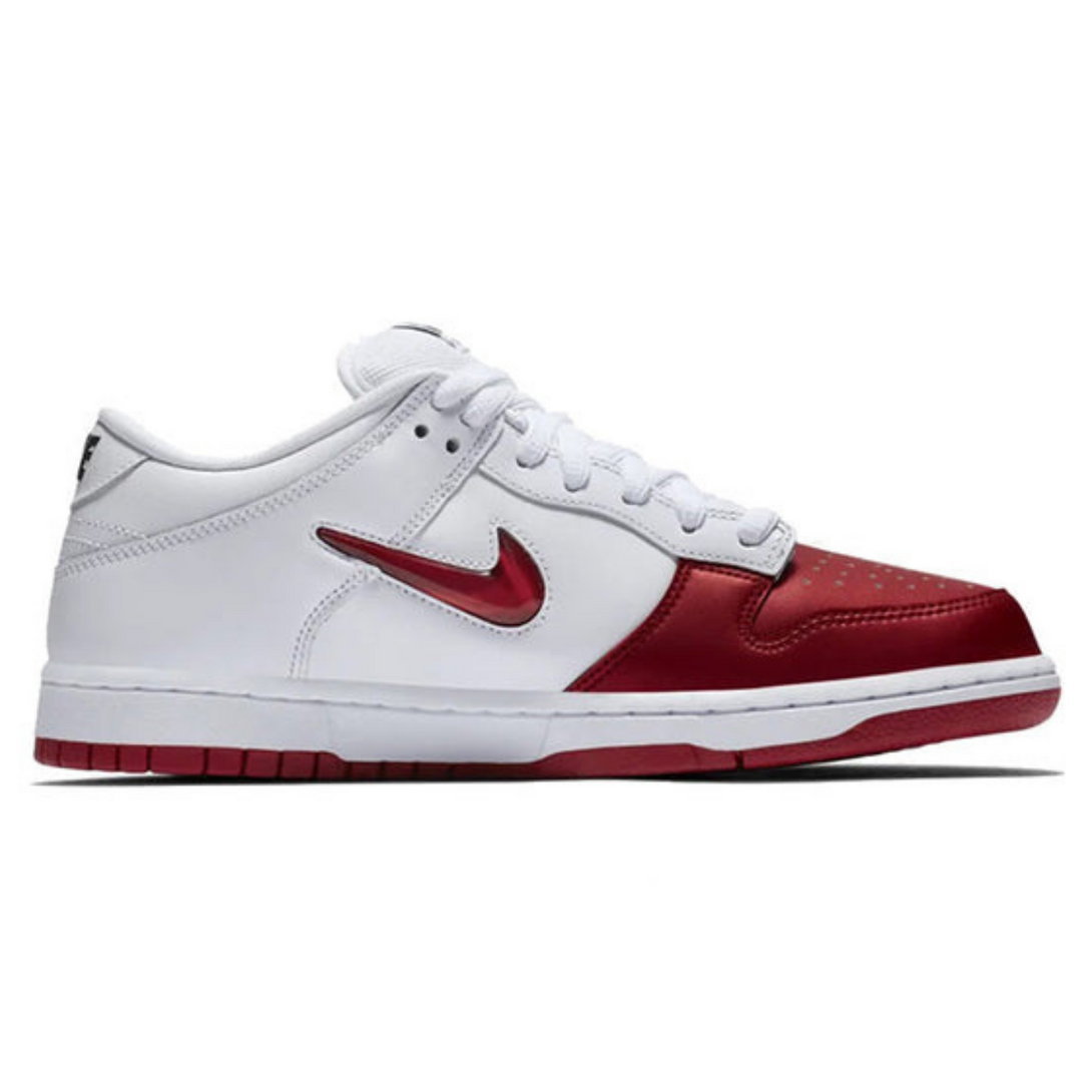 Nike x Supreme SB Dunk Low 'Varsity Red'- Streetwear Fashion 950 - levefly.com