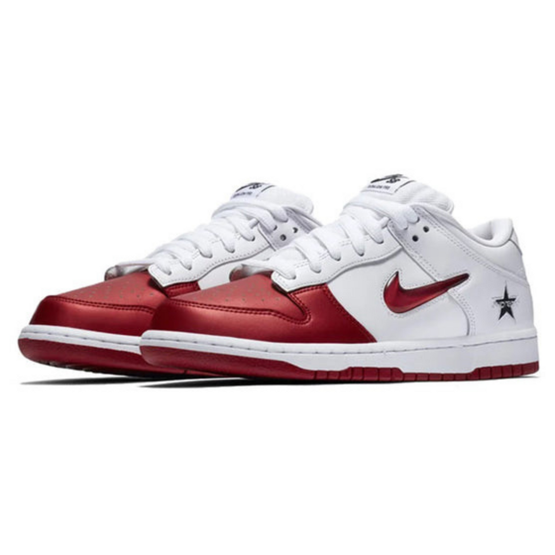 Nike x Supreme SB Dunk Low 'Varsity Red'- Streetwear Fashion 950 - levefly.com